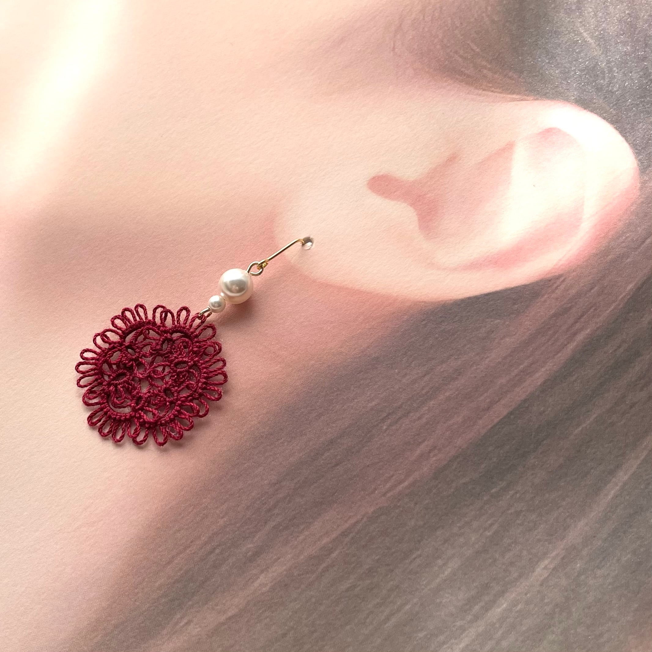 お花モチーフ＊えんじ色レースのピアス・イヤリング | EMIEL 〜luire〜