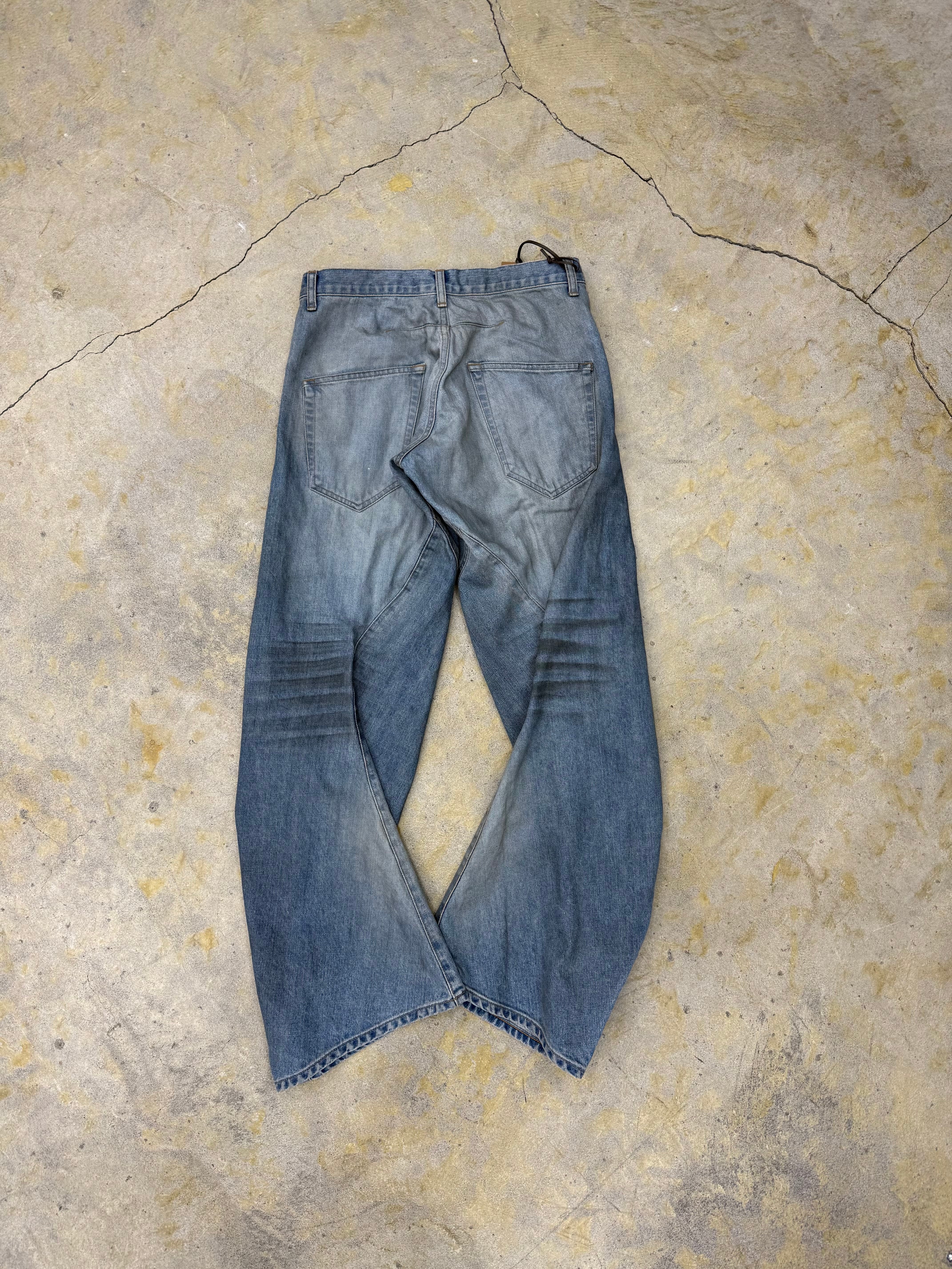 NVRFRGT | 3D TWISTED JEANS 3.0 | DIRTY FADEDE INDIGO | HOWDAY