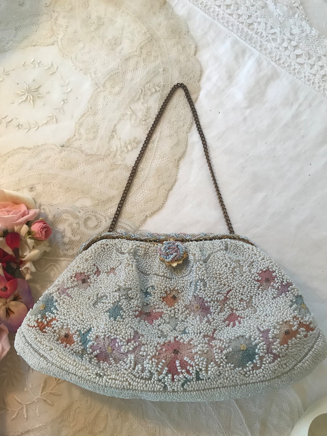 ビーズ　花刺繍のアンティークバッグ
