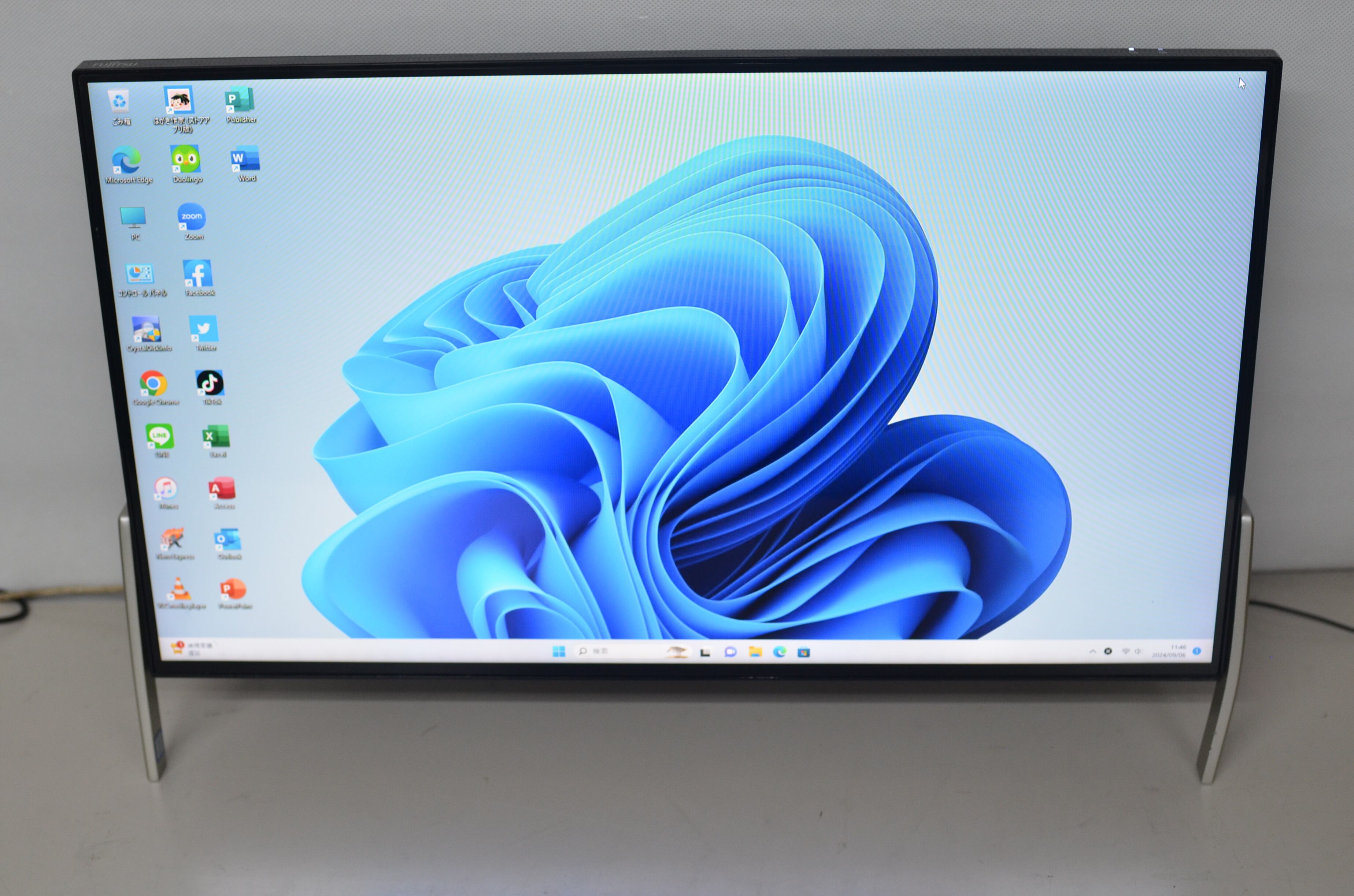 中古一体型パソコン 富士通 WF1/D3 Windows11+office core i3-8145U 