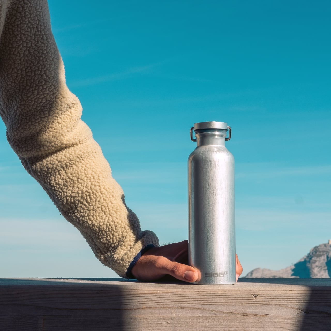 スイス製・エコで軽量なアルミ製ウォーターボトル【0.75L】3色》アルミ