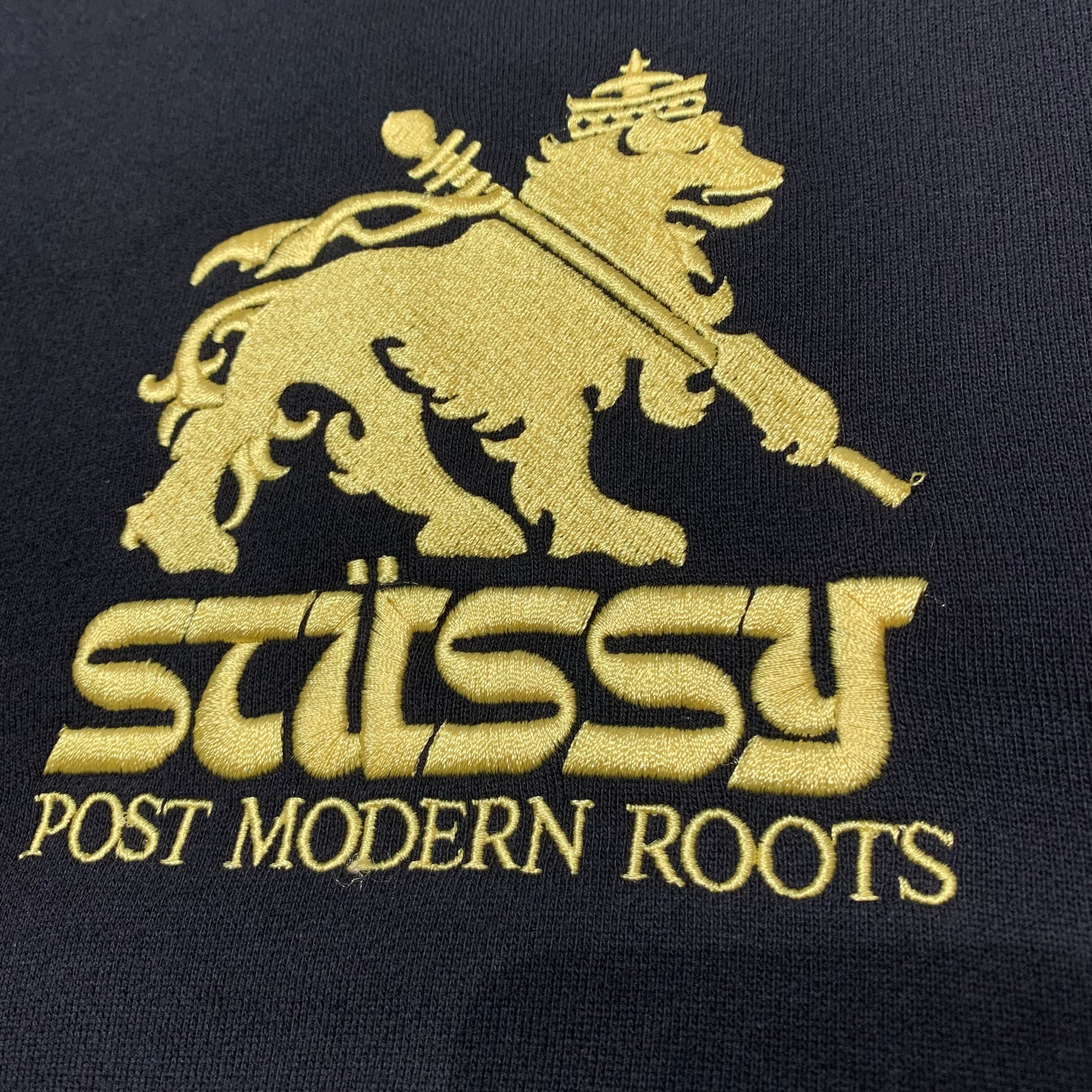 日本未発売！【stussy】ライオン金刺繍ロゴデザインスウェットパーカー