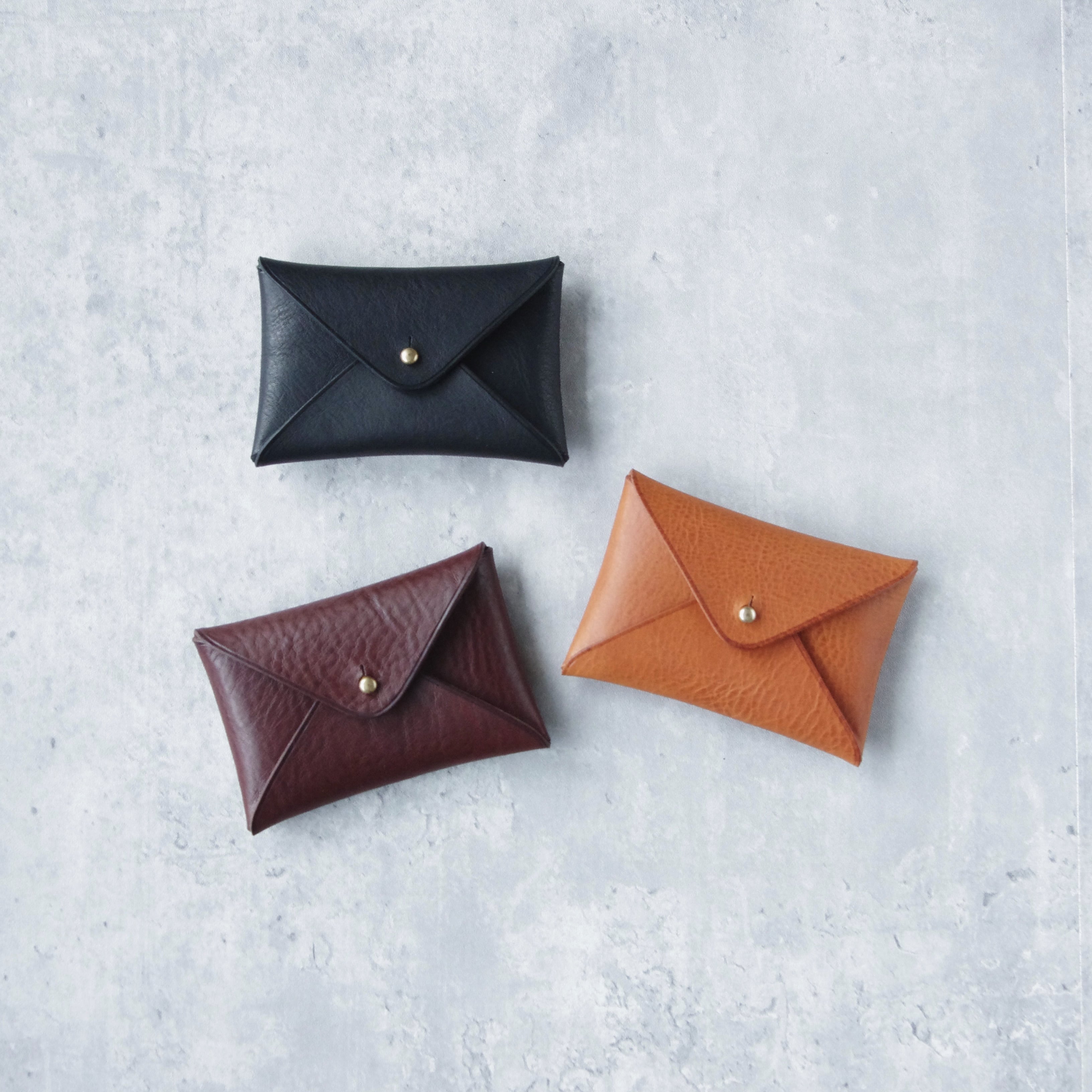 封筒型カードケース】本革 名刺入れ カードケース 仕切り付き ブラック