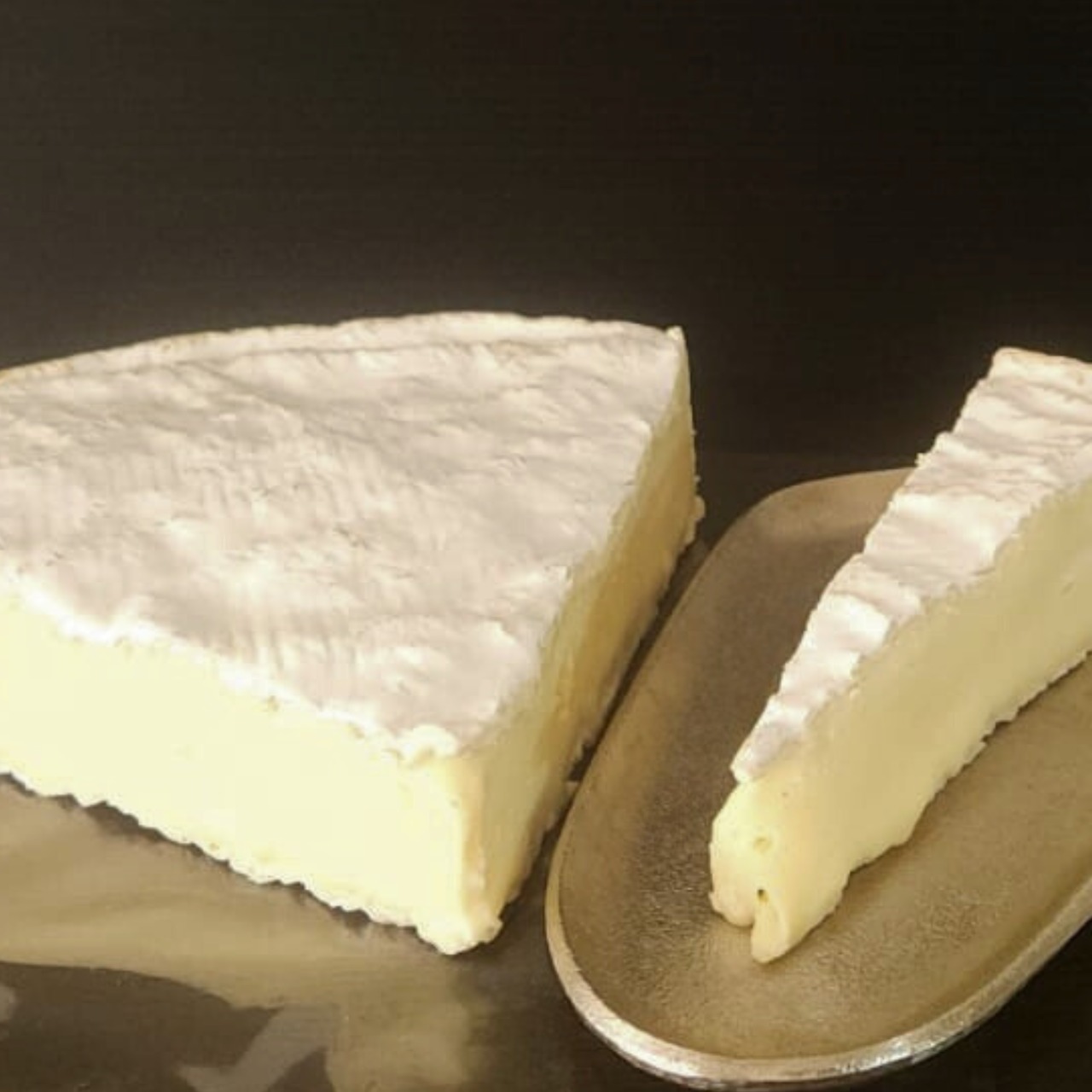 フランス産 ブリー・ド・モー AOP 100g｜本格ブリーチーズ・無殺菌乳・濃厚クリーミー｜フレッシュカット French Brie de Meaux AOP 100g – Authentic Brie Cheese | Raw Milk, Rich & Creamy | Fresh Cut
