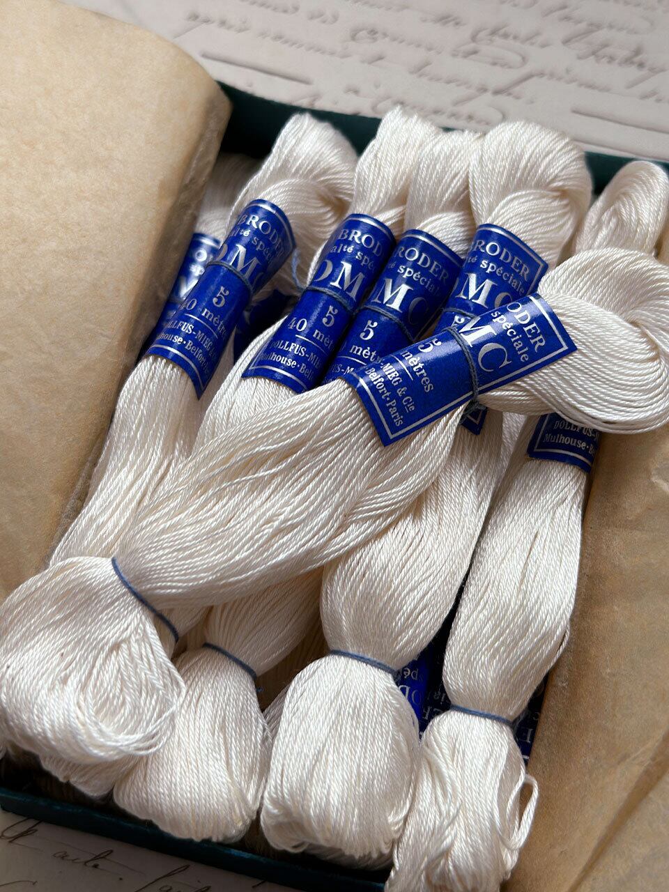 DMCの紙箱 ネイビー Art.105 刺繍糸 BLANC NEIGE | Brocante de La