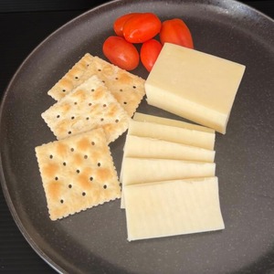 グラスフェッド アメリカ産 モントレージャック 4mmスライス 150g｜セルロース不使用・ご注文ごとにカット Grassfed Monterey Jack Sliced 4mm 150g – Fresh Cut & Cellulose Free