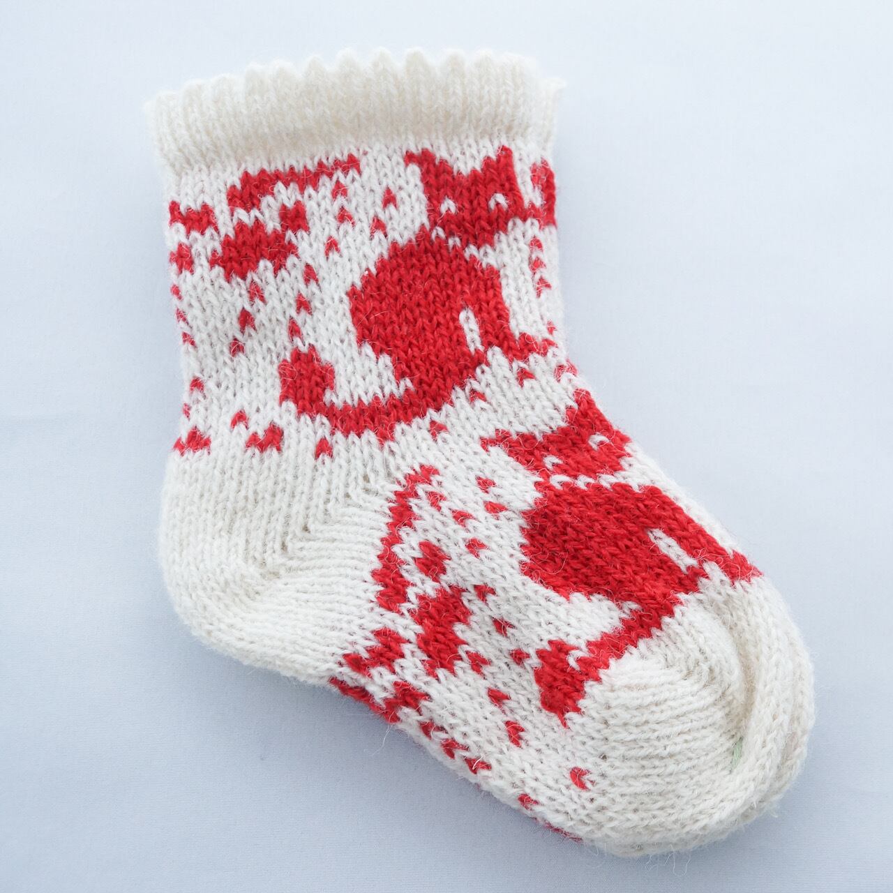 リトアニア　ネコ柄の手編みの靴下　子供用