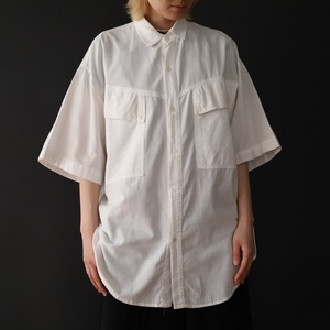 over silhouette slash pocket design white shirt