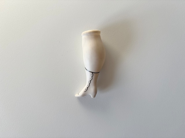 【アメリカ】陶器でできた足のパーツ ※ヒビあり