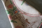 フランス 44c とろりとしたリネンと大きな花籠と刺繍クロス テーブルセンター アンティーク