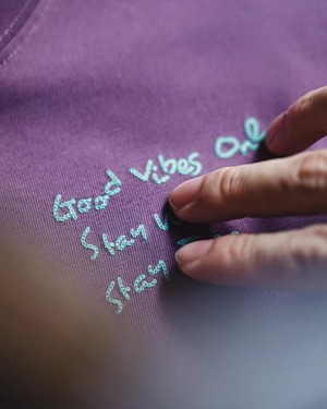 レトロ手書き風刺繍半袖Ｔシャツ / K0553