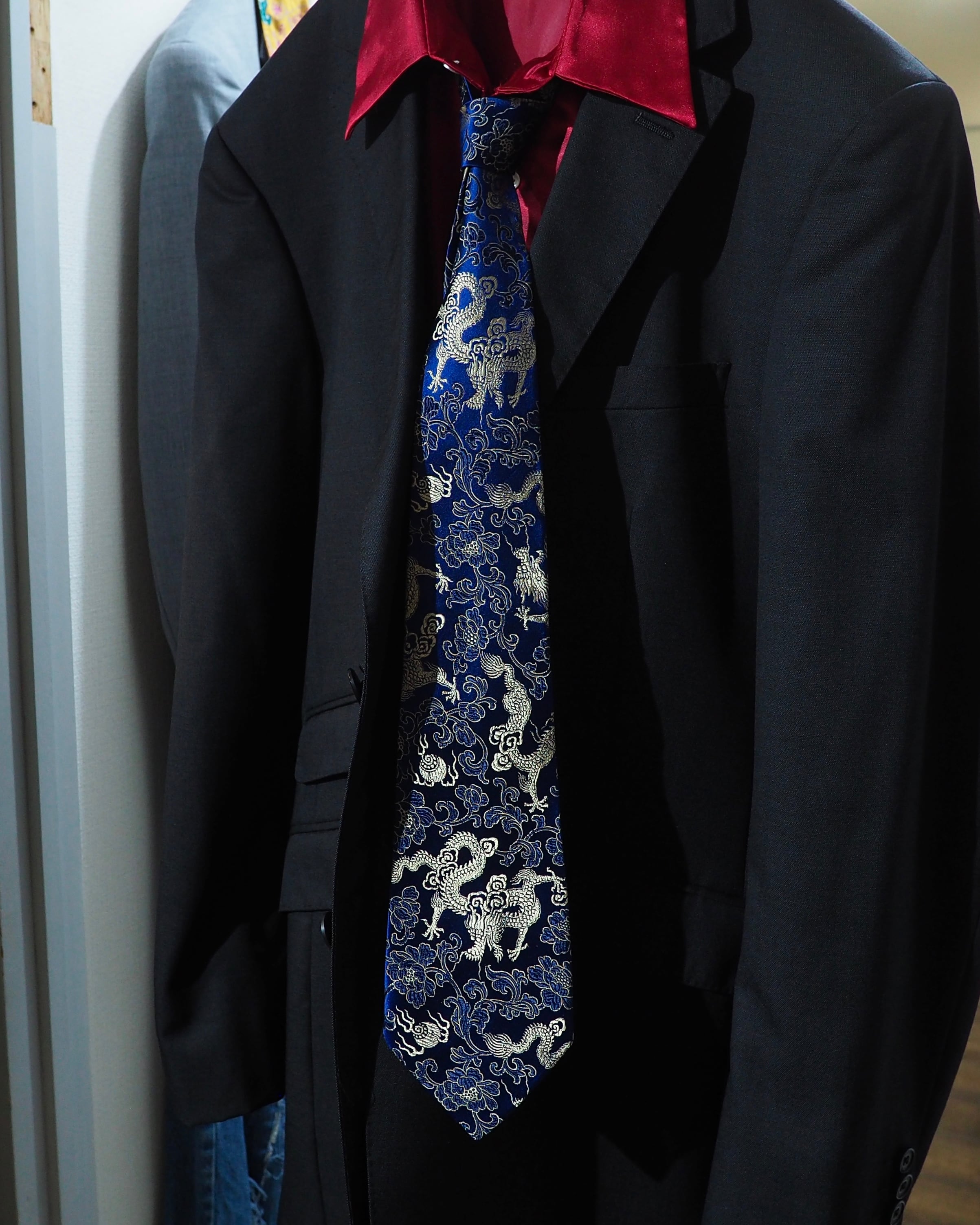 " 花鳥風月 " Oriental pattern Embossed vintage Tie