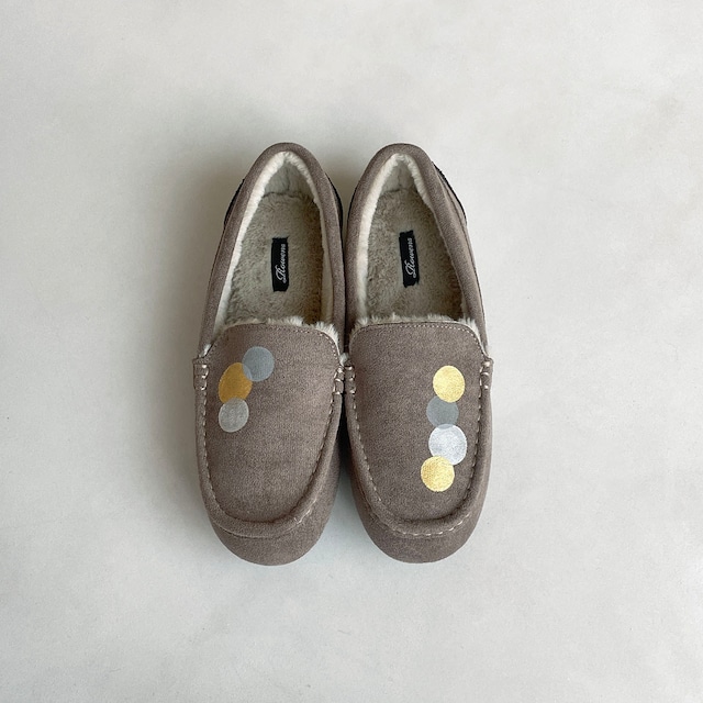 《23.5cm限定特価》★あったかボアの水玉柄モカシンシューズ！グレーベージュ！2E【タイプA】【3日以内発送】