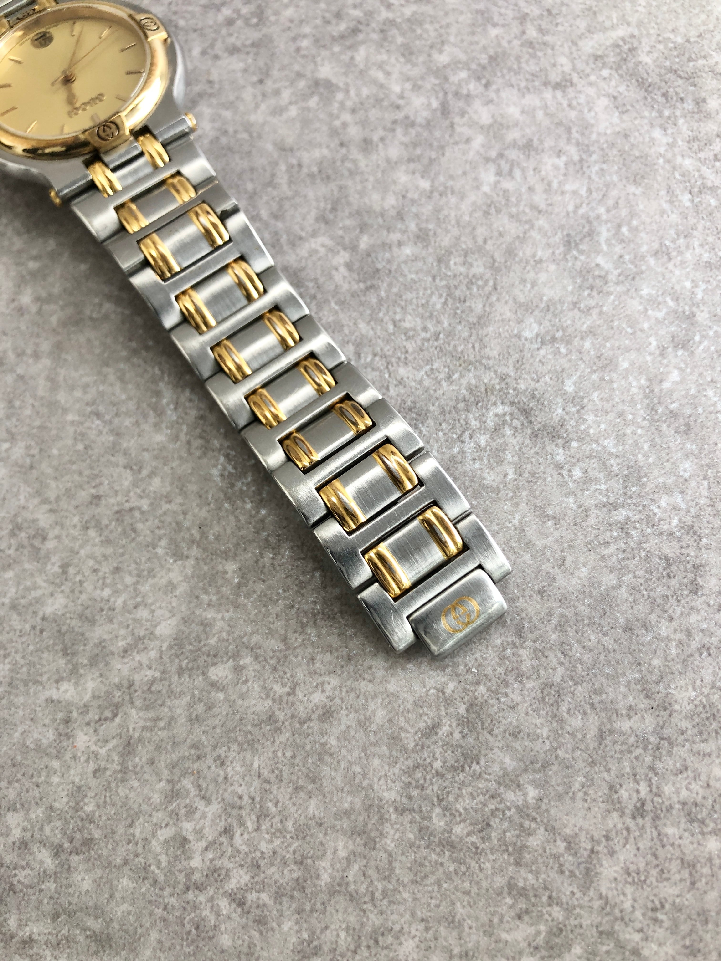 GUCCI グッチ シルバー92 GUCCI グッチ 腕時計 シルバー ゴールド ステンレススチール