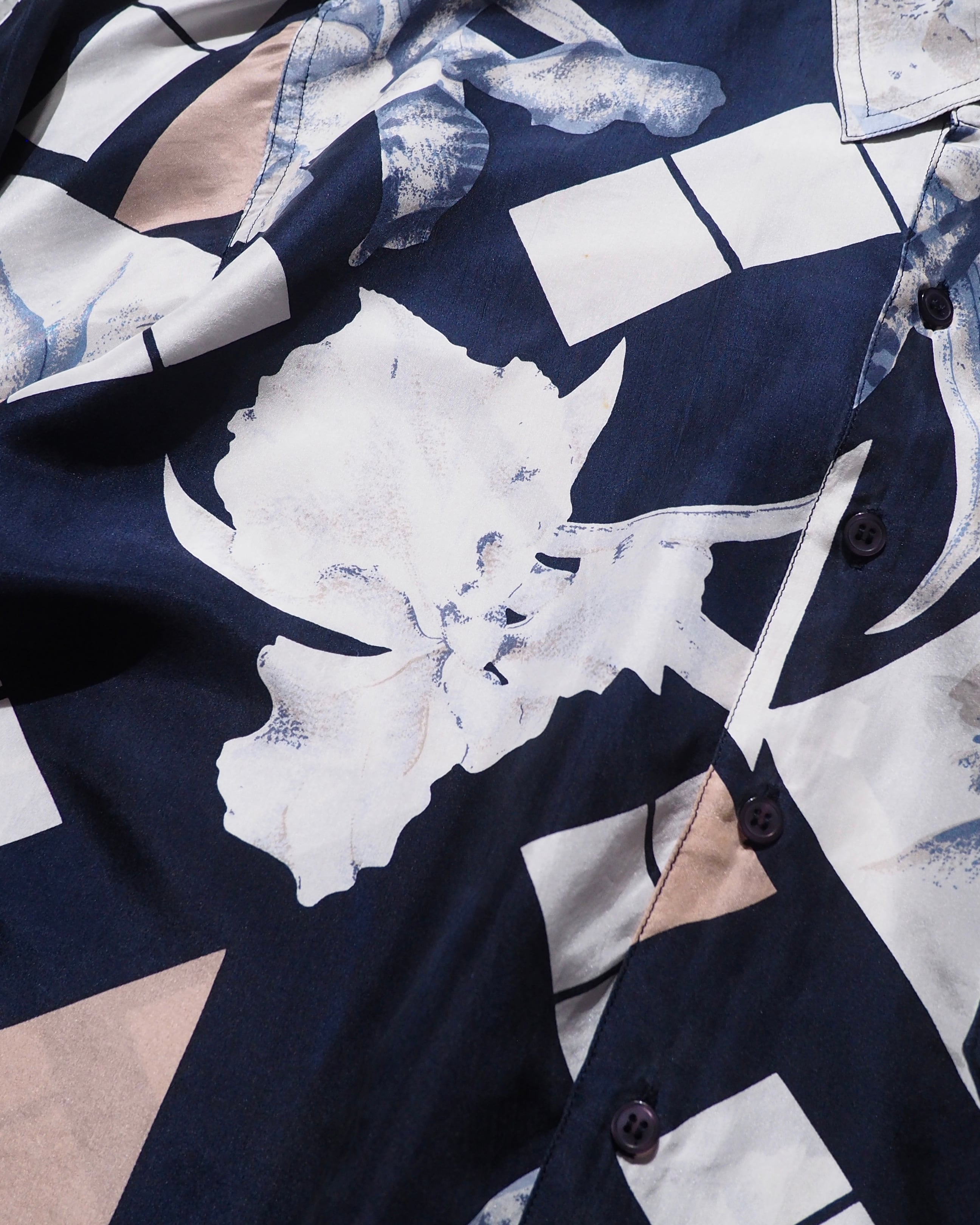 1990s ” 白華 ” Bautiful Flower Full pattern vintage Drape silk shirt