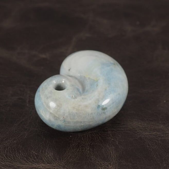 糸魚川翡翠 コン沢 青翡翠 ふく勾玉 25.0g Itoigawa blue Jadeite Fuku