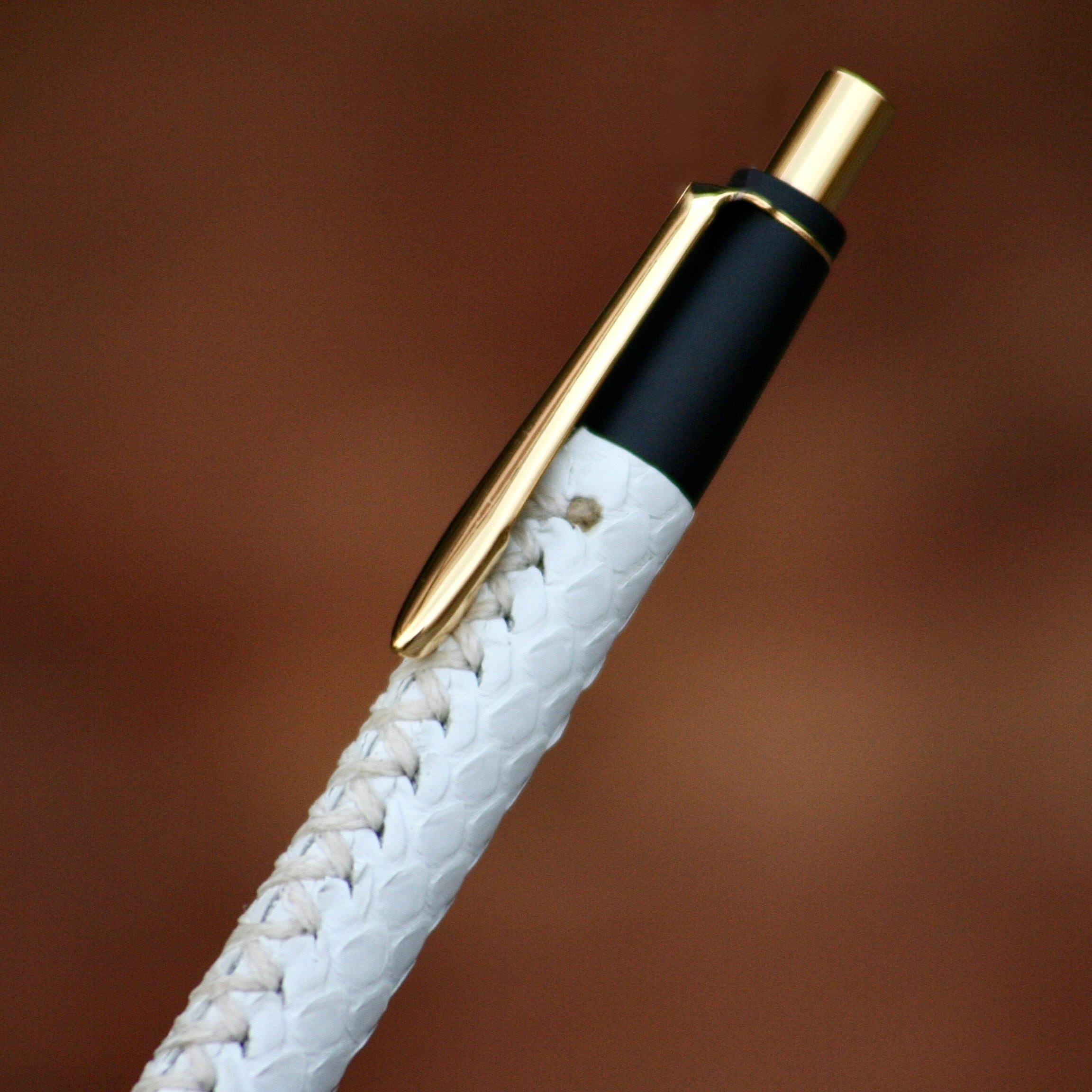 ラスト販売 ☆巳年限定☆ 革軸ペン【パイソンレザー（白蛇革