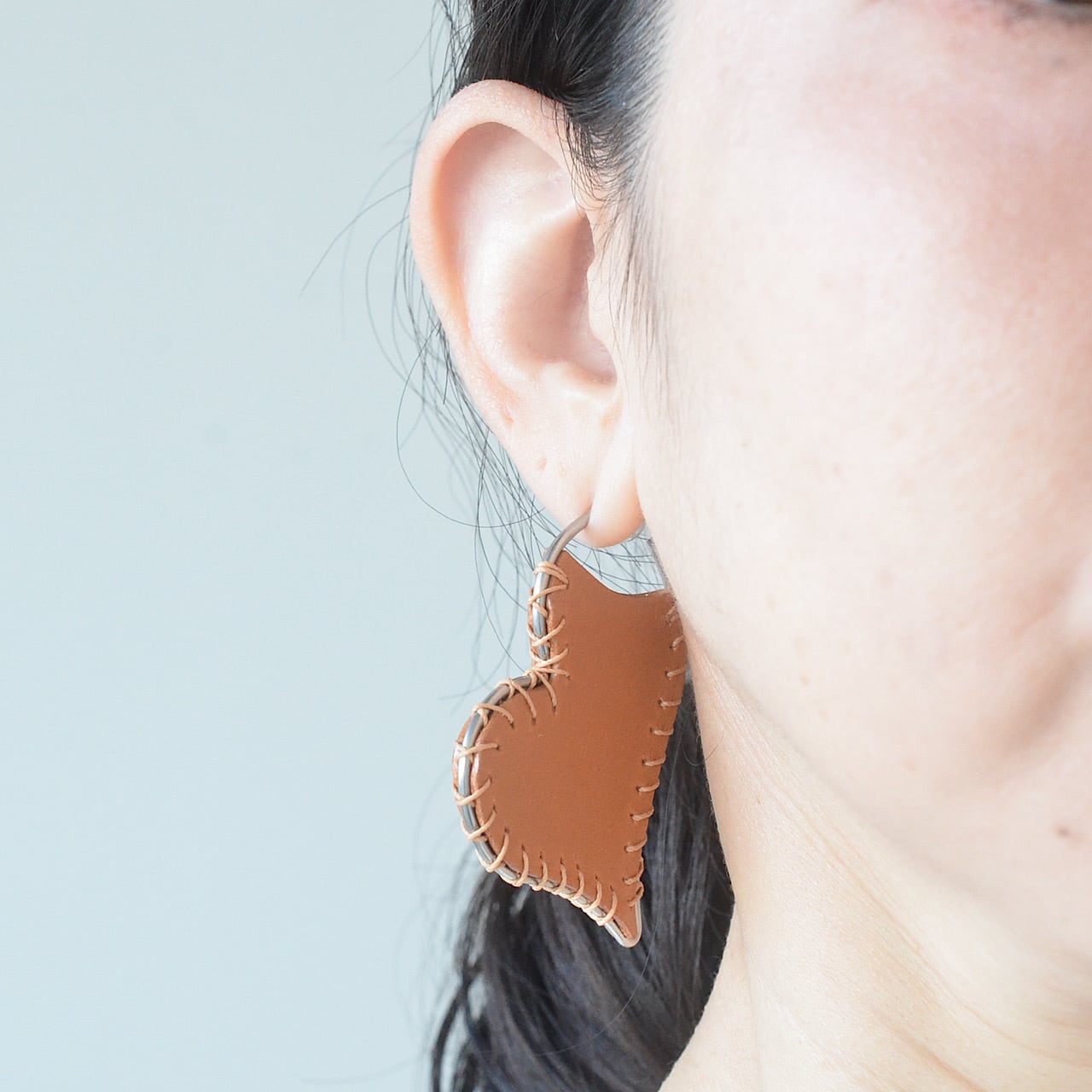 leather pierce 《Stitchy Heart》3colors | TO DAY'S BOUTIQUE