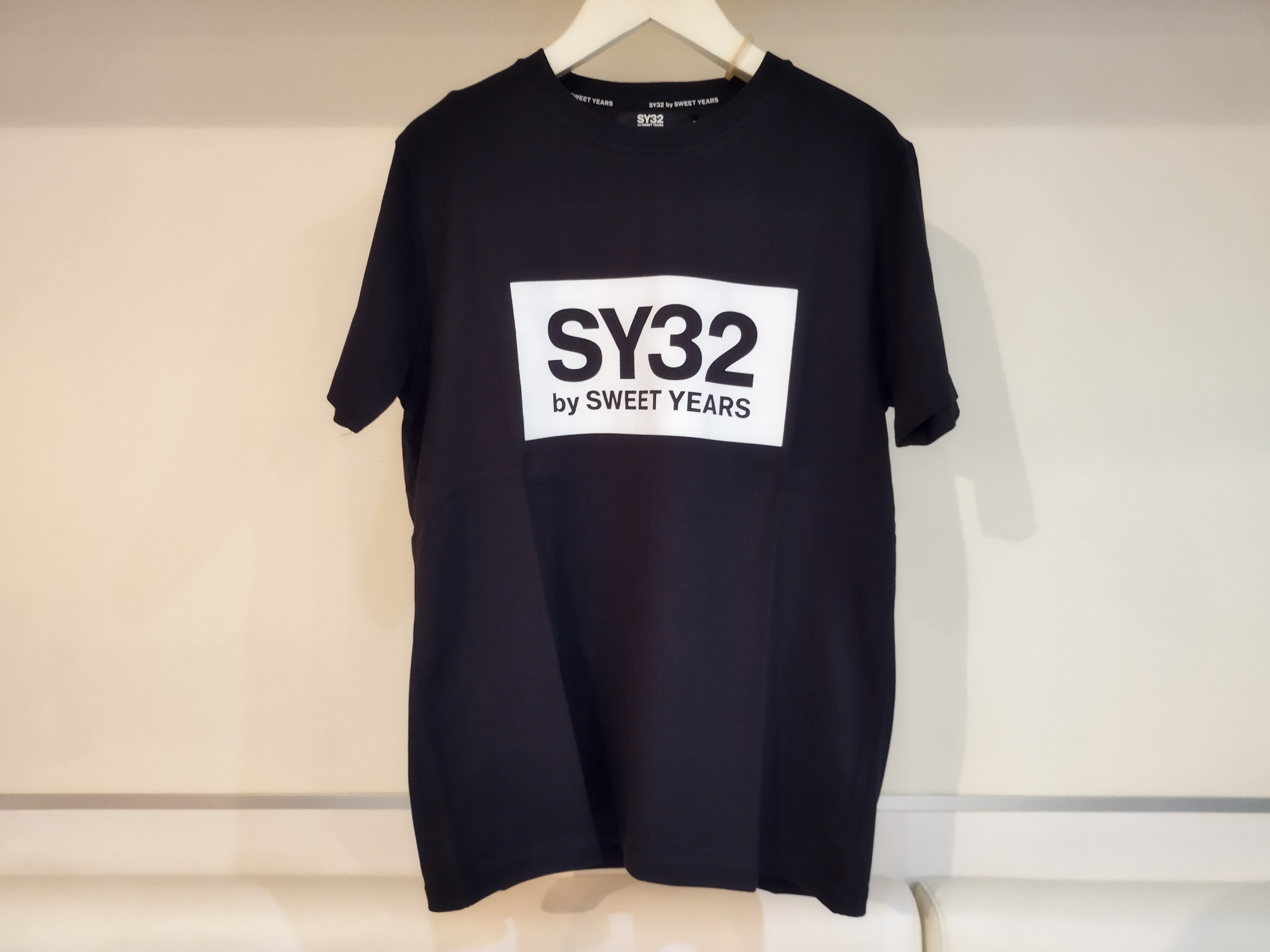 sy32 by sweet years ボックスロゴTシャツ | ONE DROP STAR ☆ GRIB