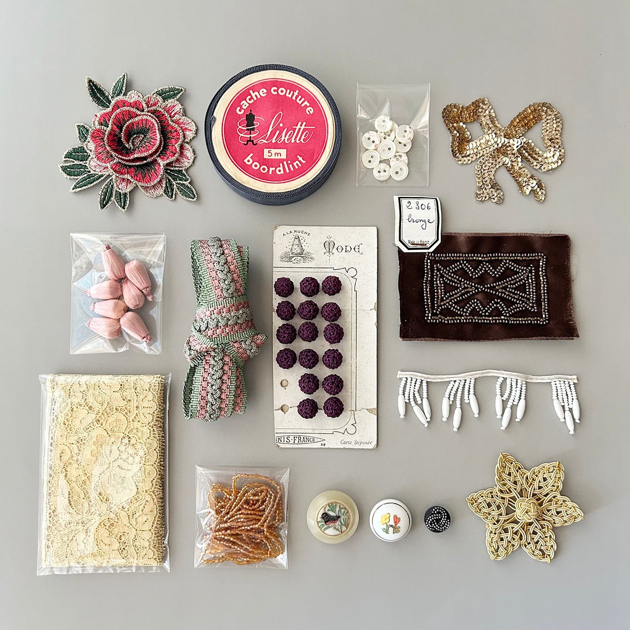 フランスアンティーク ボヴェ刺繡 花モチーフ フランス材料詰め合わせキット No.2 | Rika Ogasawara｜ 福岡