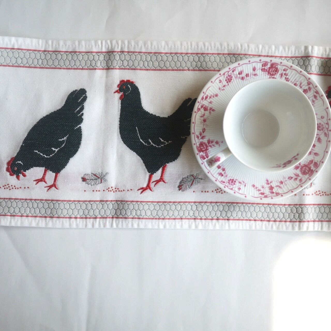 刺繍テーブルライナー イースター黒い雄鶏 ドイツ