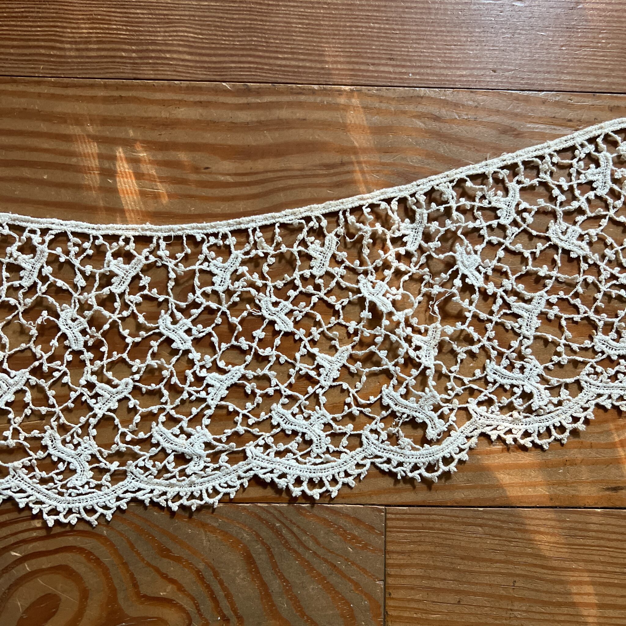 古いレース(A) ハギレ ドイリー フランスアンティーク ヴィンテージ