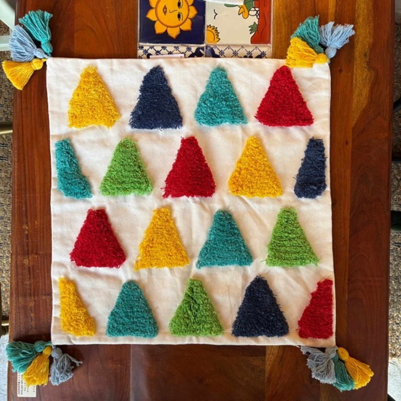 TOPANGA Homefurnishing  Rainbow Colorful Cushion Cover Triangle レインボーカラフルクッションカバー　トライアングル　45×45cm　フリンジ付き　刺繍　カバーのみ　インナークッション