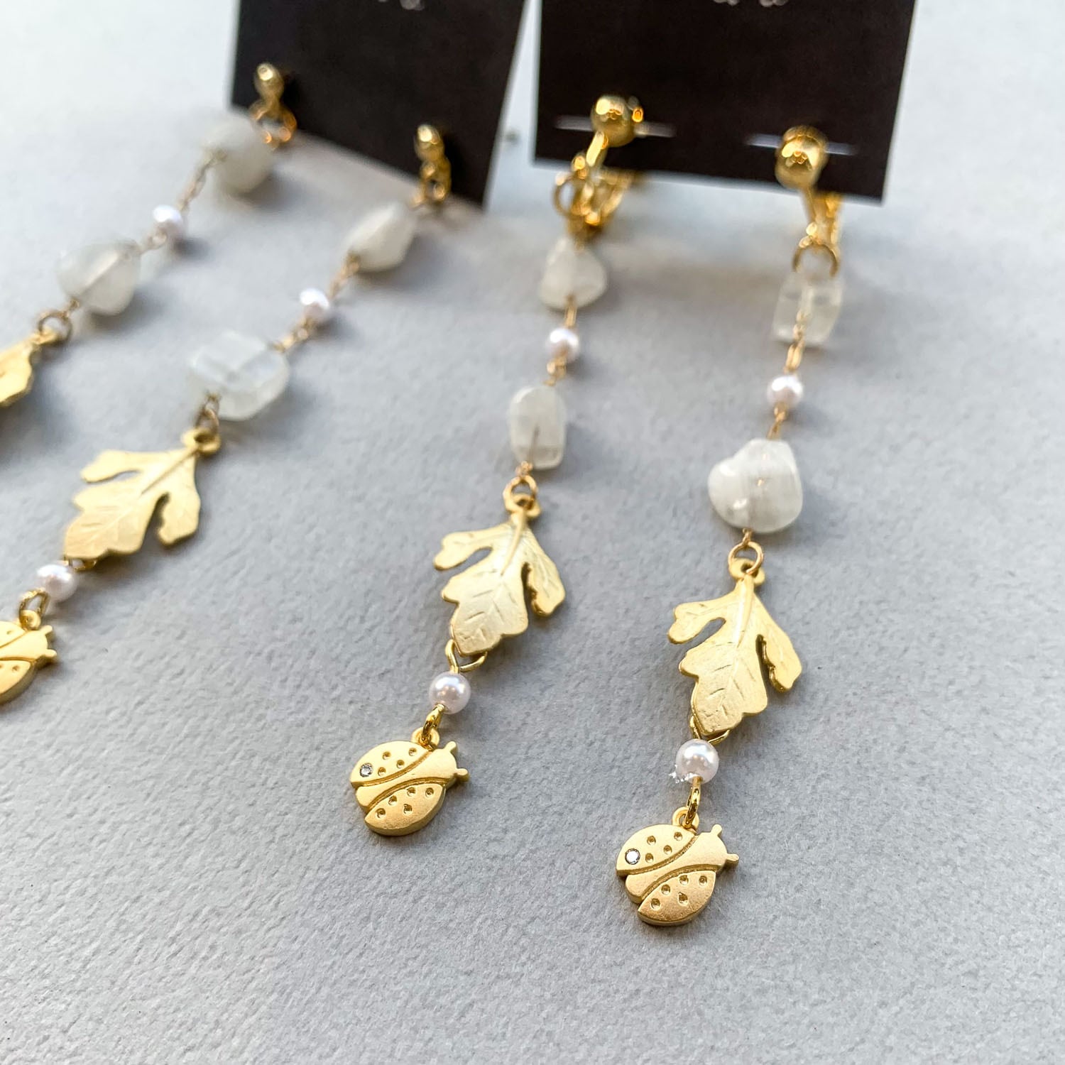 天然石とてんとう虫の〈ピアス/イヤリング〉 | Dua-アクセサリーパーツ