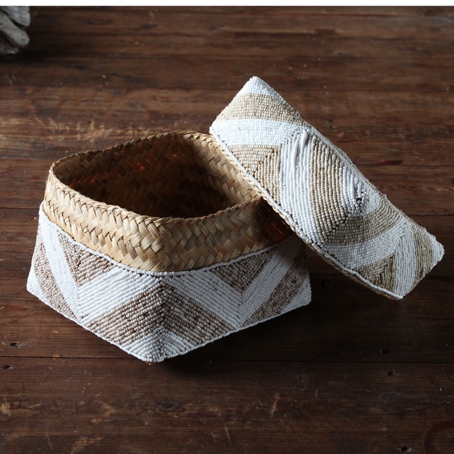 Beaded Bamboo Basket L / Indonesia