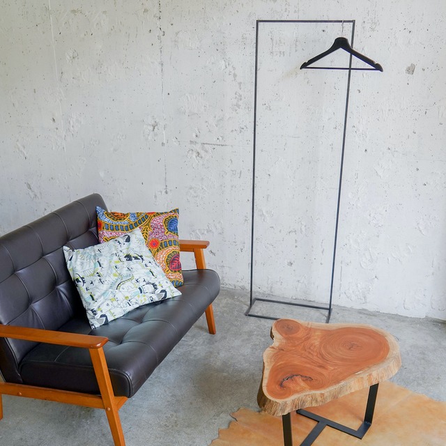 笑顔がかわいい欅のコーヒーテーブル