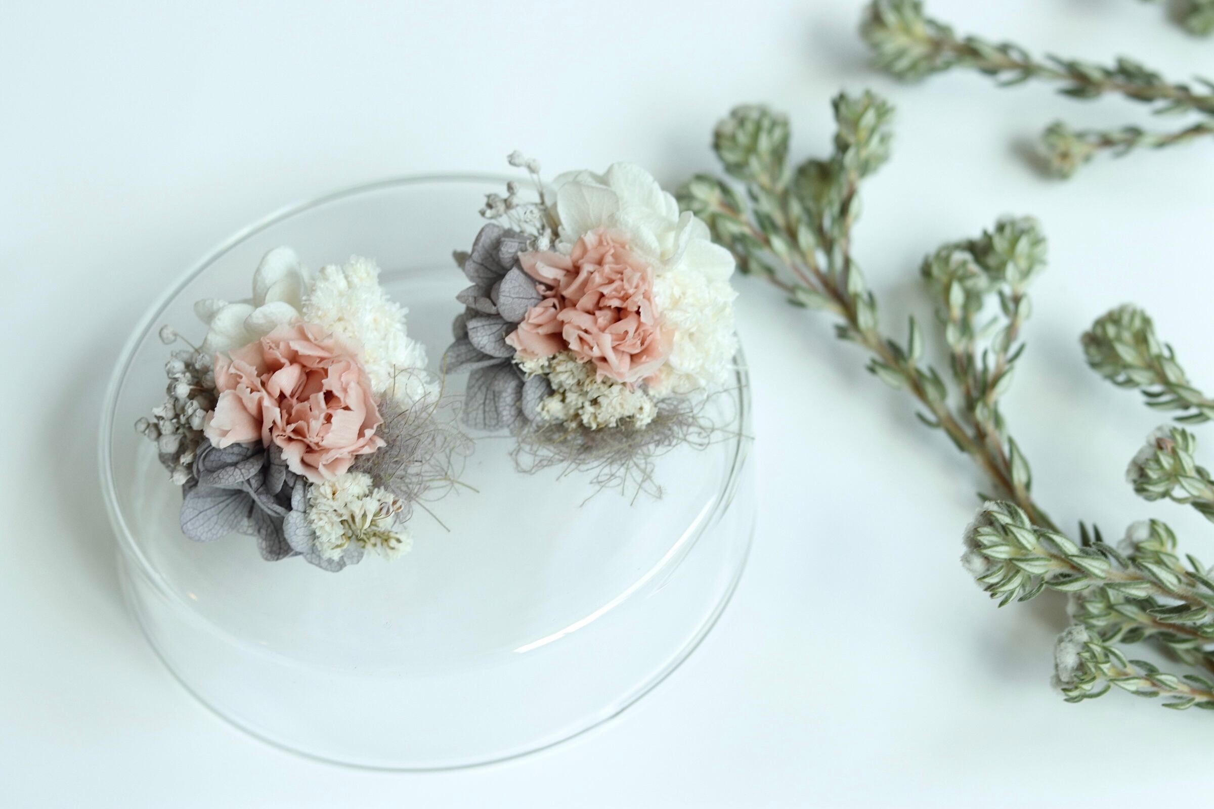 紫陽花とカーネーションのイヤリング、ピアス