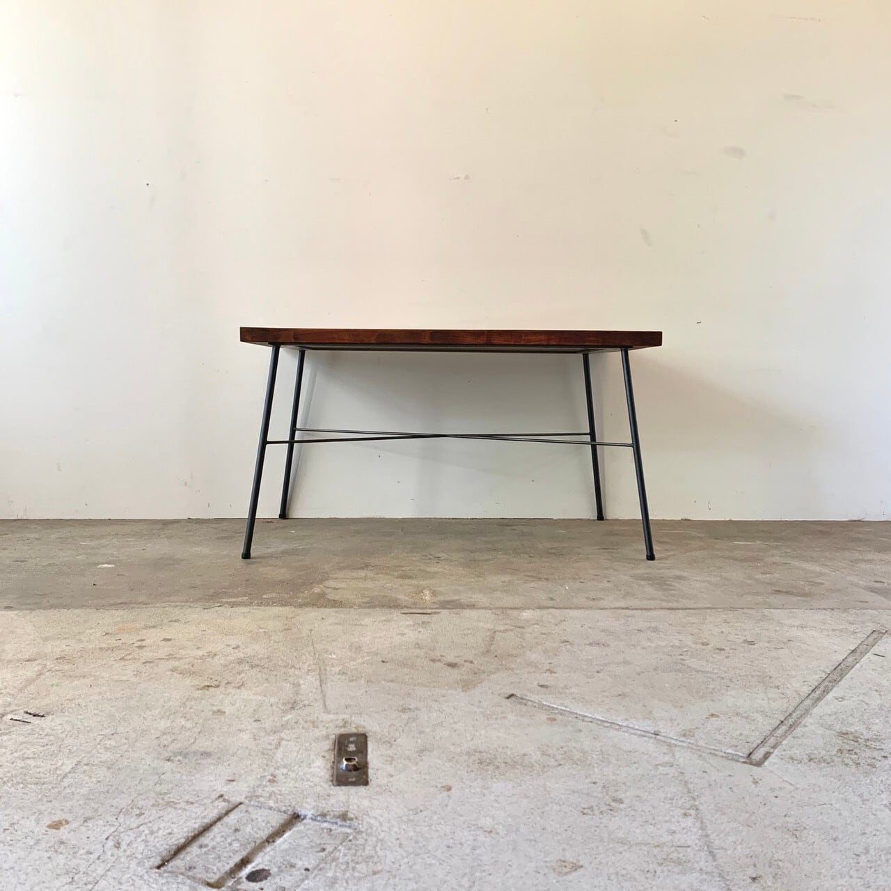 スチール脚のテーブル　古家具　0371