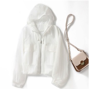 レディース アウター 上着 羽織 ウィンドブレーカー マウンテンパーカー 長袖 襟なし フード ワイド フェミニン ファスナー ポケット 透け感 薄手 かわいい 大人可愛い きれいめ シンプル カジュアル 上品 おしゃれ こなれ感 ラフ スポーティー ガーリー 主役級 抜け感 キュート ベーシック アクティブ 無地 春 夏 秋 ママ 通学 デート お出かけ アウトドア 旅行 公園 女子会 休日 防寒 体型カバー 普段使い 着回し 定番 M L XL 2XL ゆったり ホワイト グレー ピンク