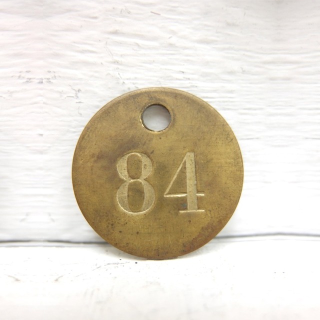 ビンテージ ナンバータグ 真鍮製 カウタグ "84"