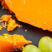 フランス産 かち割りグラスフェッド ミモレット 18ヶ月熟成 ハードチーズ贅沢な深みとコク ワインやドライフルーツ ナッツとの絶妙なペアリング Crushed Grassfed Mimolette 18-Month Aged Hard Cheese Luxurious Depth and Richness Perfect Pairing with Wine Dried Fruits and Nuts (200g)