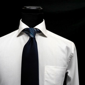 クレリックタイ|結び目で変化する日本製シルクネクタイ
