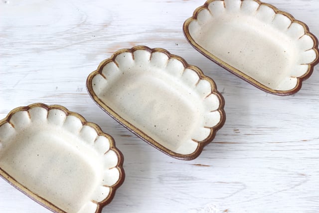 oldwhite 餃子の小皿 陶器 よしざわ窯 | うつわと暮らし｜M's homelife