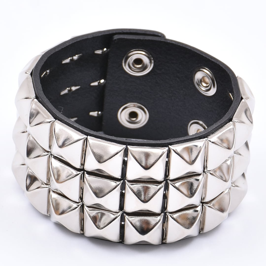 3/6新着】3ラインスタッズブレスレット | VOLCAN&APHRODITE