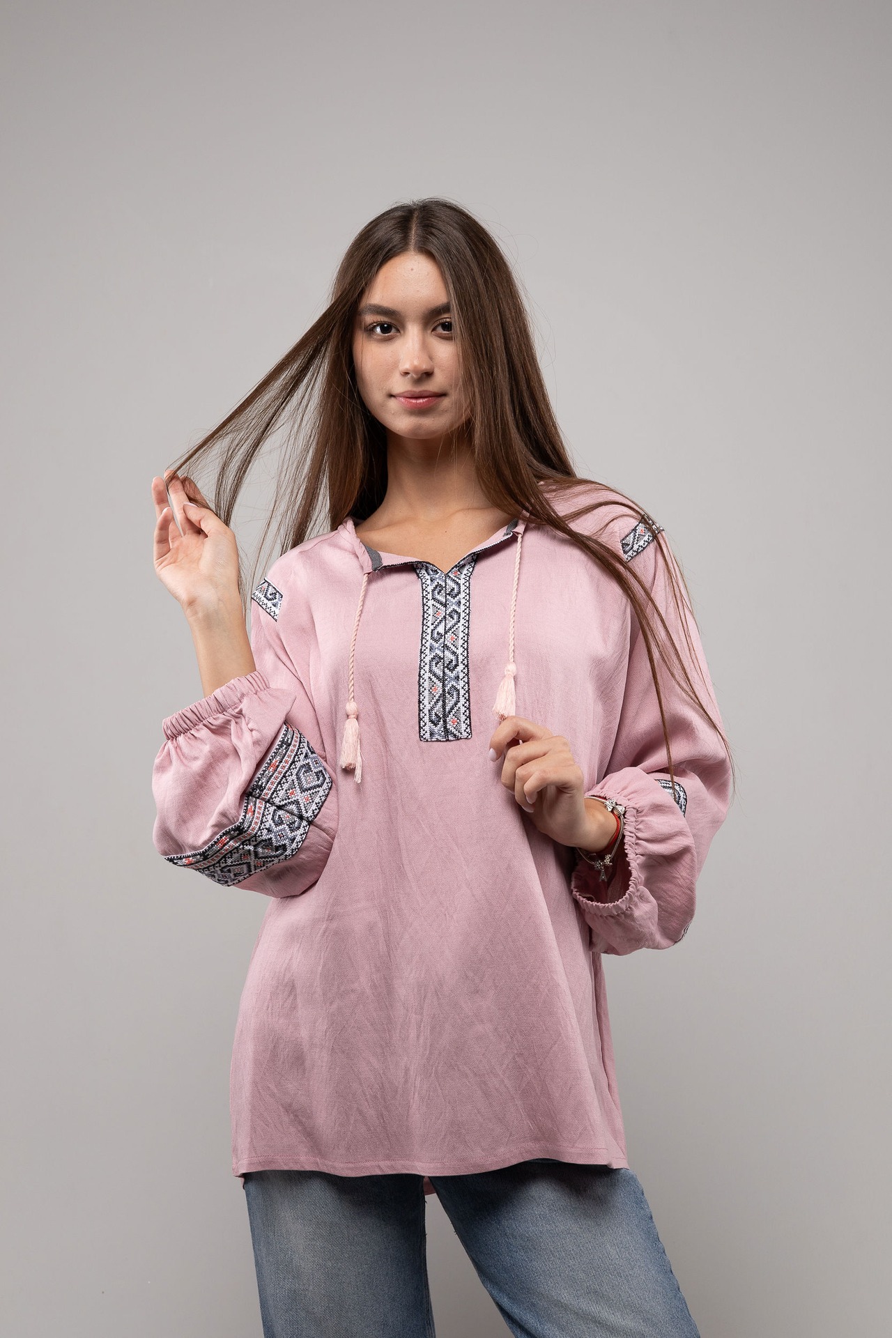 ウクライナ刺繍ヴィシヴァンカ クロスステッチ　手刺繍　ブラウス　麻　レディース・フリーサイズ - 2