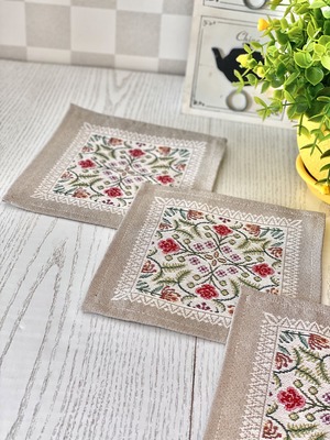 タペストリースクエアマット　 花　フラワー　ウクライナ製　テーブルセンター　コースター