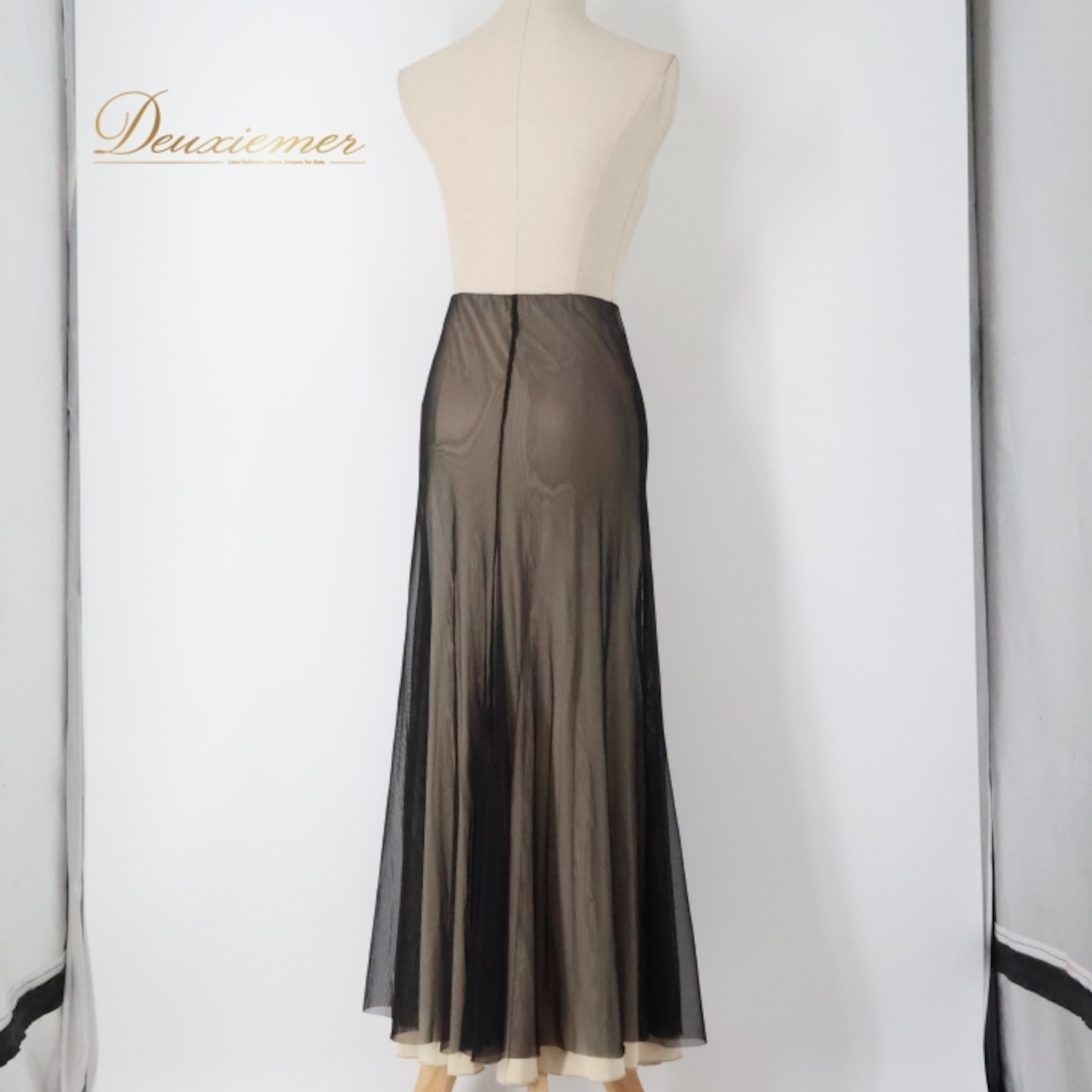 社交ダンス 衣装 スカート ブラック系 チャコット Chacott レッスン 練習 レッスンウェア 練習着 透け感 黒 無地 チュール かわいい 華やか おしゃれ 上品 大人っぽい 軽やか ふんわり 日本製 ベージュ系 社交ダンス用スカート ダンスウェア スカートスタイル チュールスカート フレアスカート フォーマル カジュアル 躍動感 透けスカート レディーススカート おしゃれな丈 シンプルデザイン