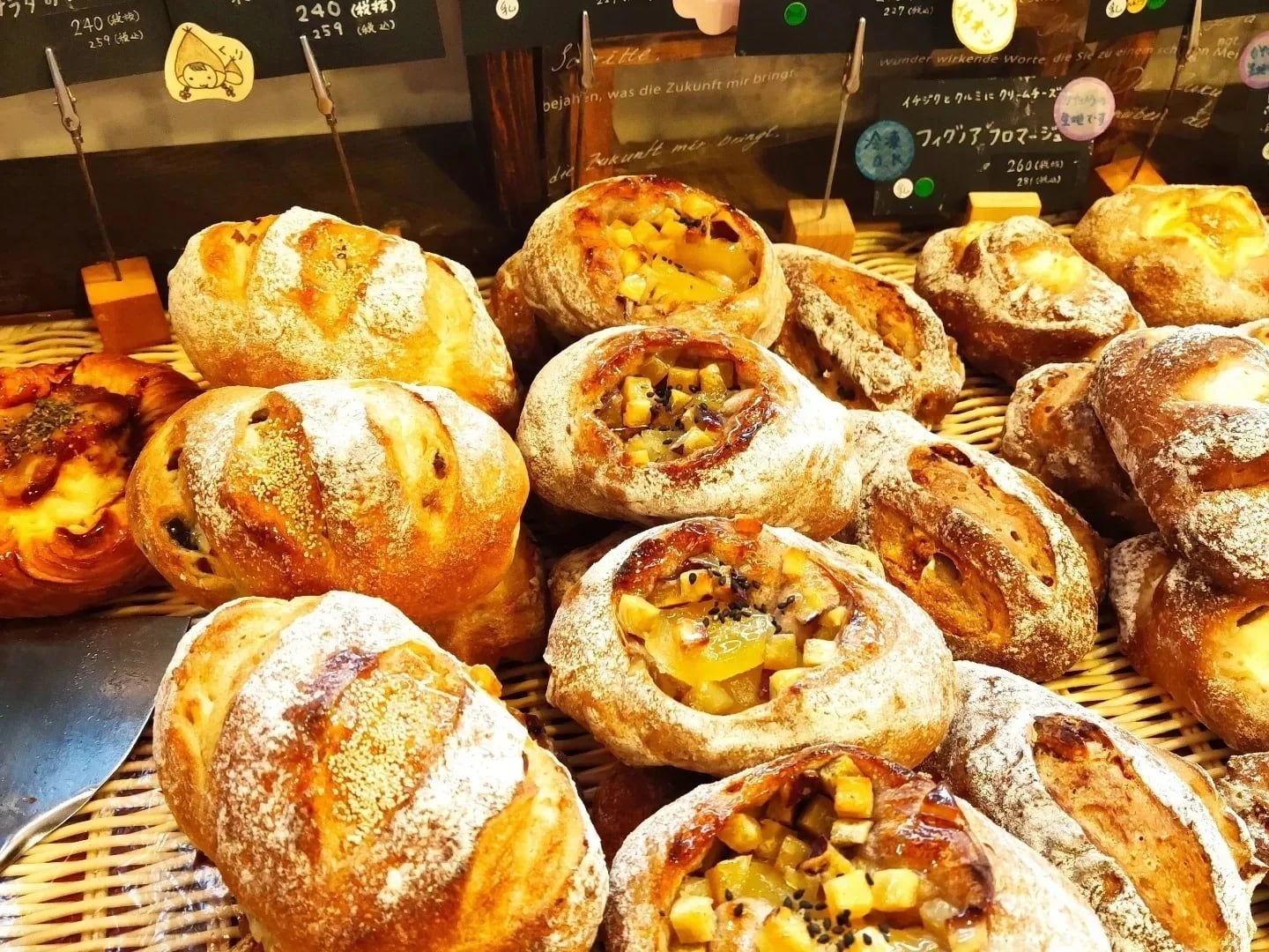 「わけあり」沖縄の食文化を取り入れた、ジママヤベーカリーのロスパンセット80サイズ