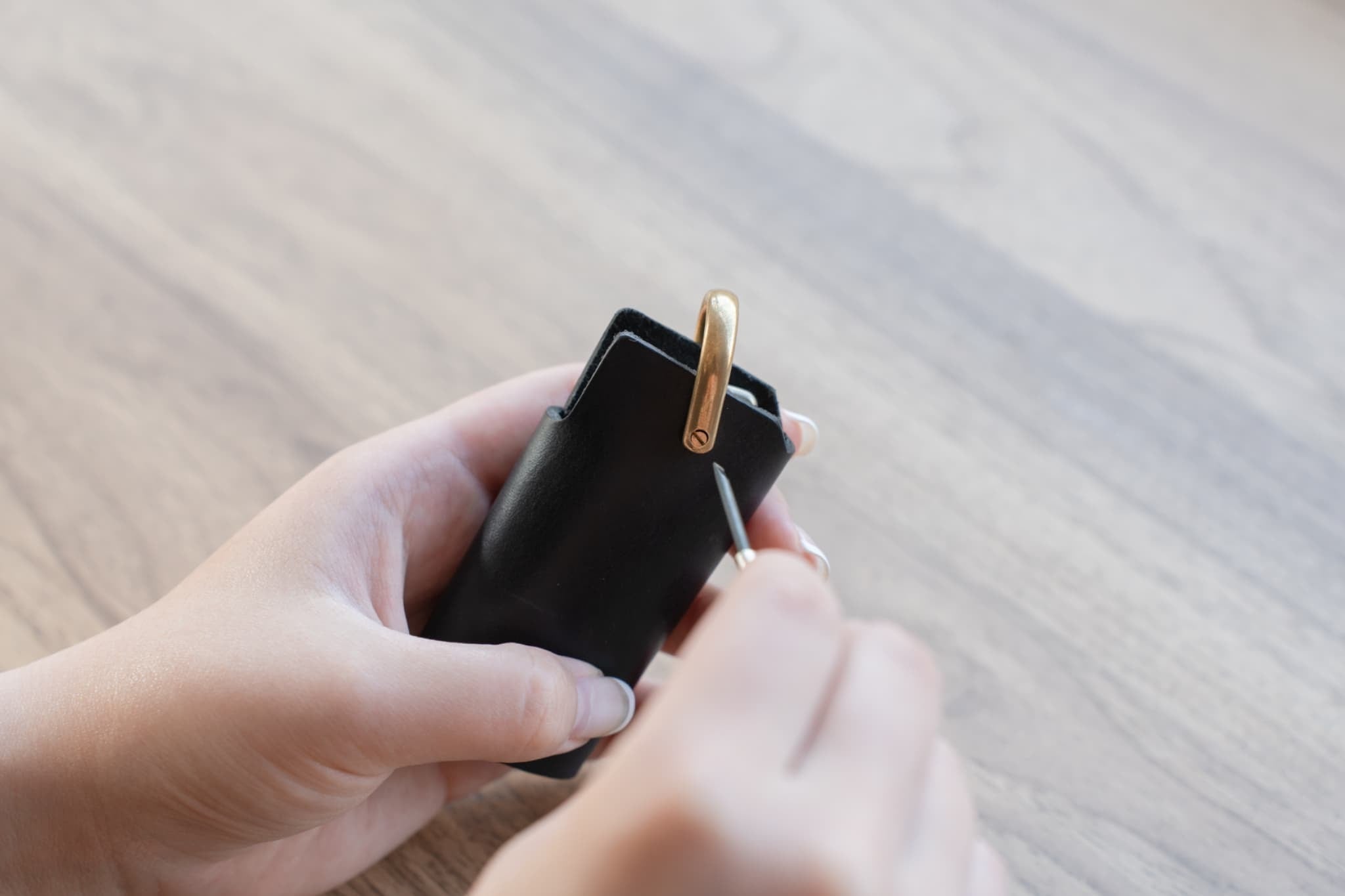 ミニマルでシンプルな本革キーケース「PRESSo Holder Ver.2」 | drip