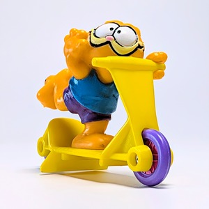 ☆ VINTAGE 1988 ☆【 McDonald's  ( マクドナルド ) 】1988年マクドナルドミールトイ 『 Garfield on Scooter（ガーフィールド オン スクーター）』〜スクーターで調子に乗るあいつ(笑)〜 / ミールトイ / ハッピーミール 〚アメリカン雑貨 アメトイ〛