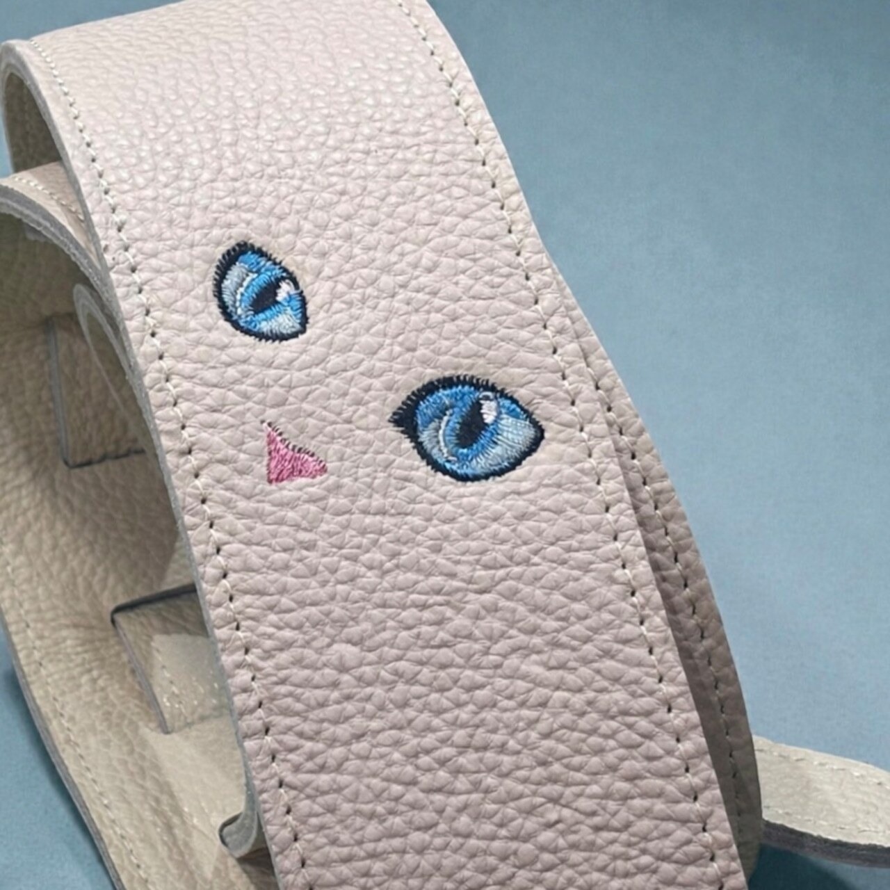 【カスタムオーダー】ねこ刺繍ストラップ