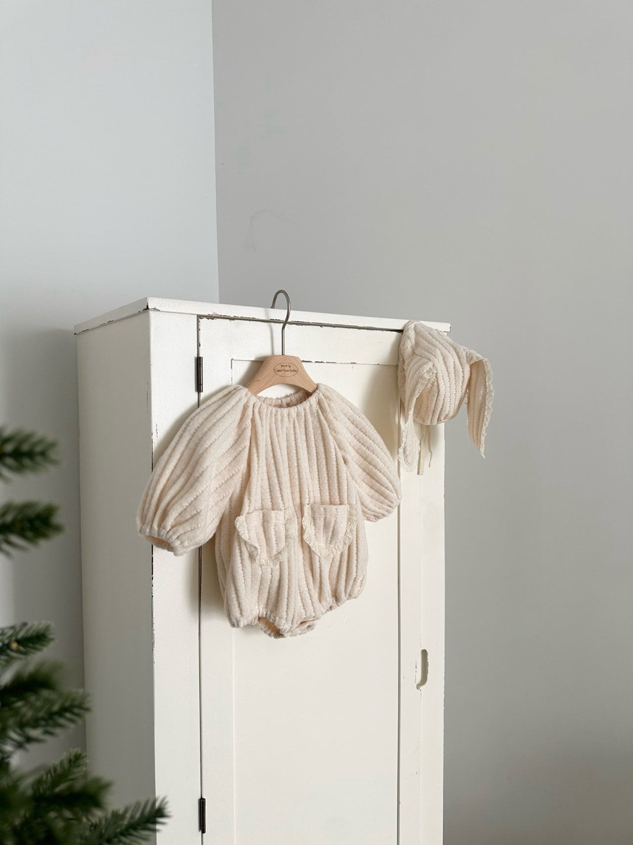 【即納】ニットボンボンロンパース / monbebe