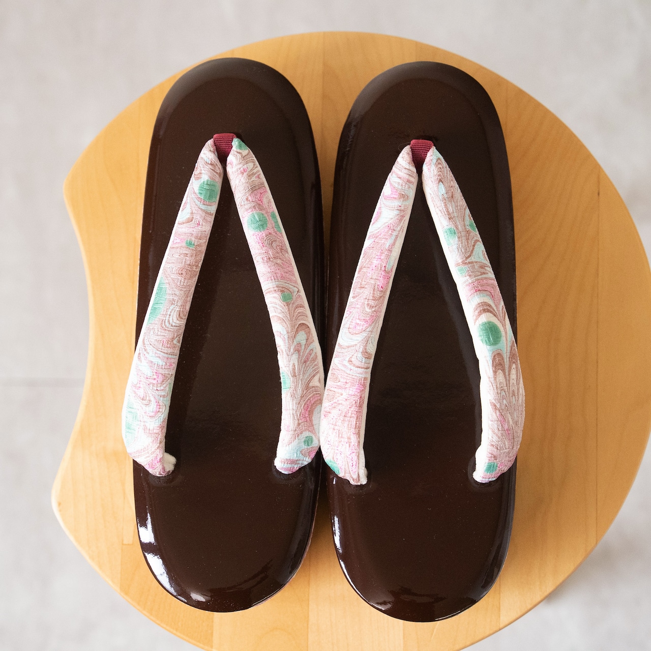 suminagashi 草履　L「ザッハトルテとフランボワーズ」