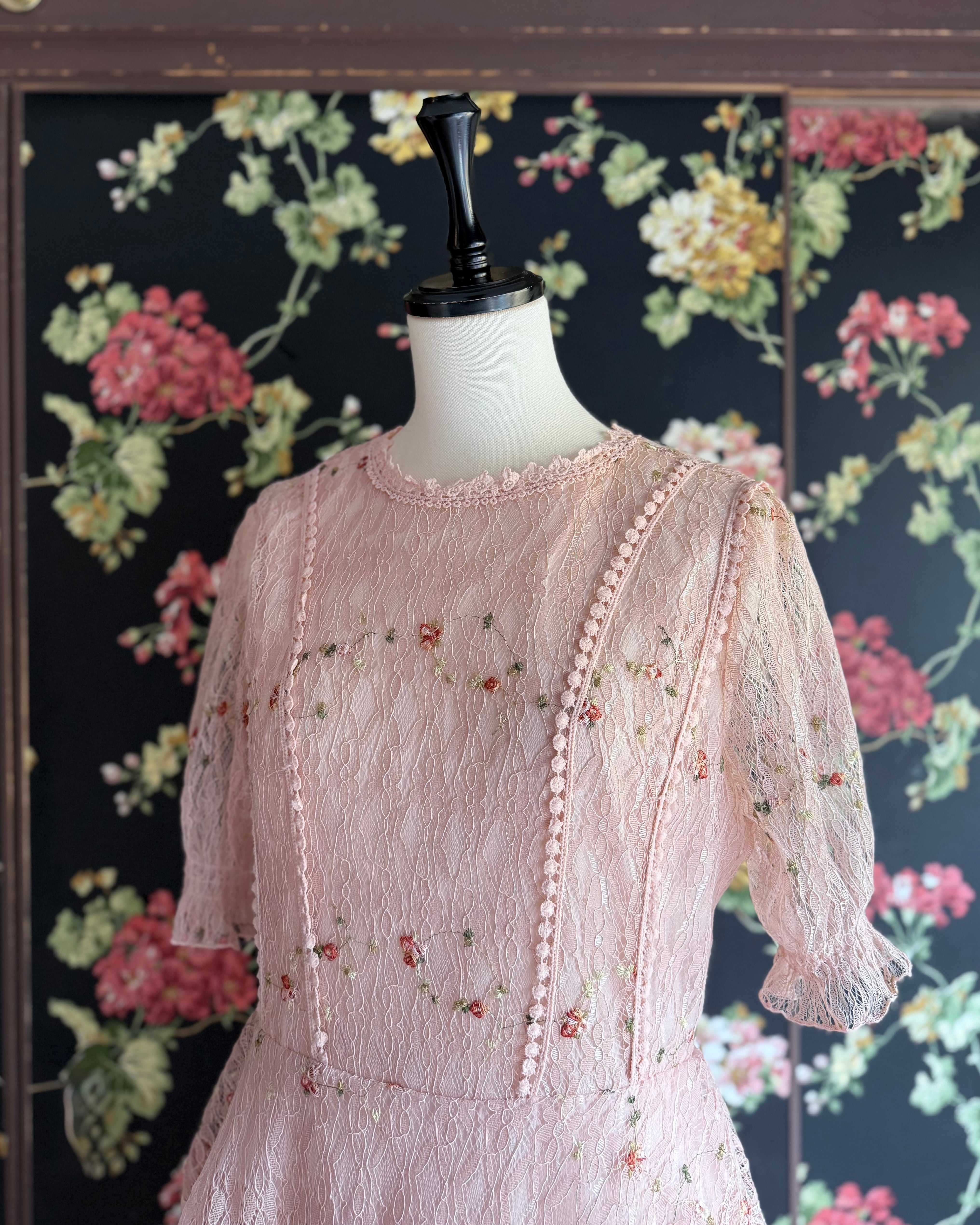 送料無料 ◇ D2656 フラワー 刺繍 ティアード レース ハーフスリーブ