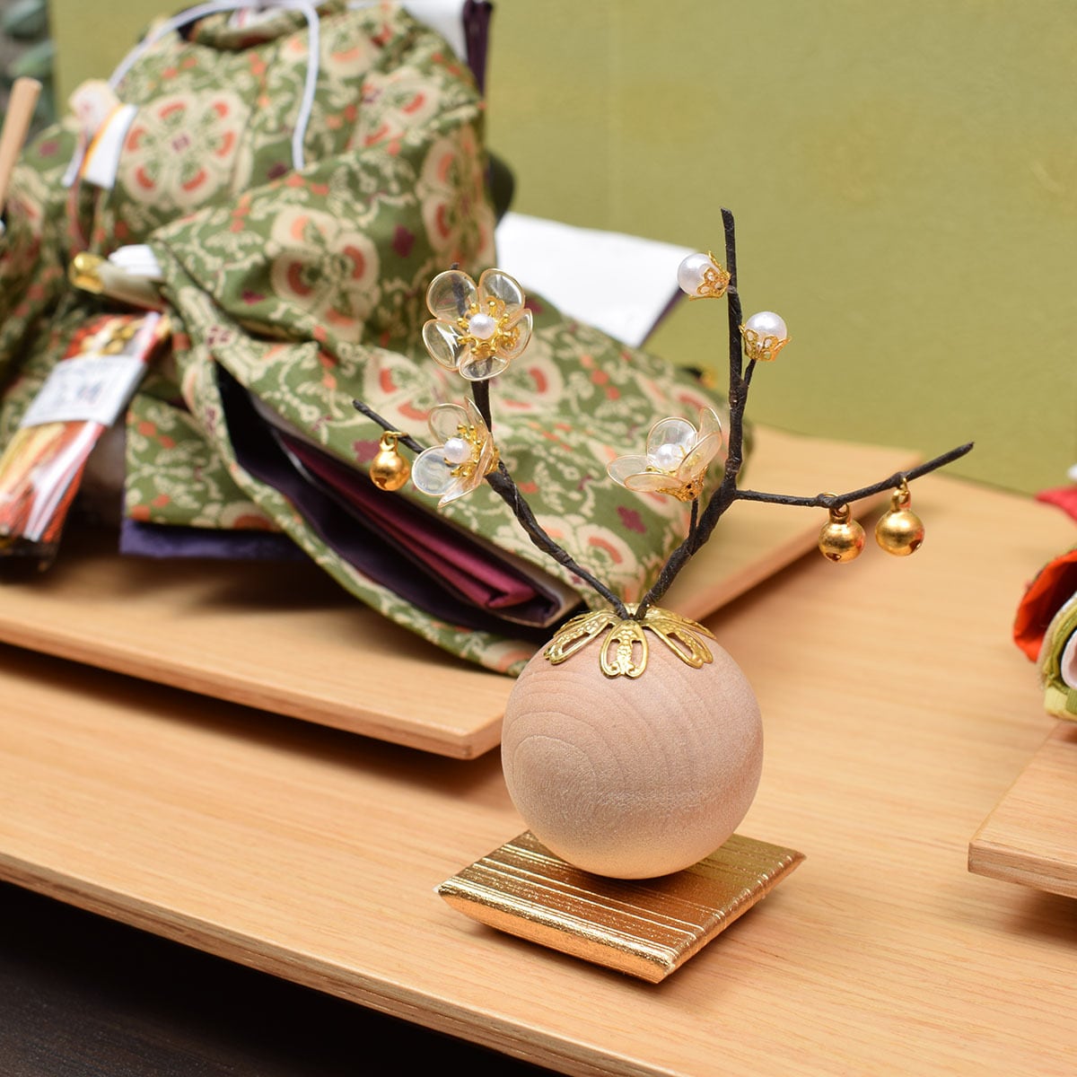 雛人形 親王飾り【龍村美術織物 花鳥梅花文錦(緑)】モダン｜おしゃれ