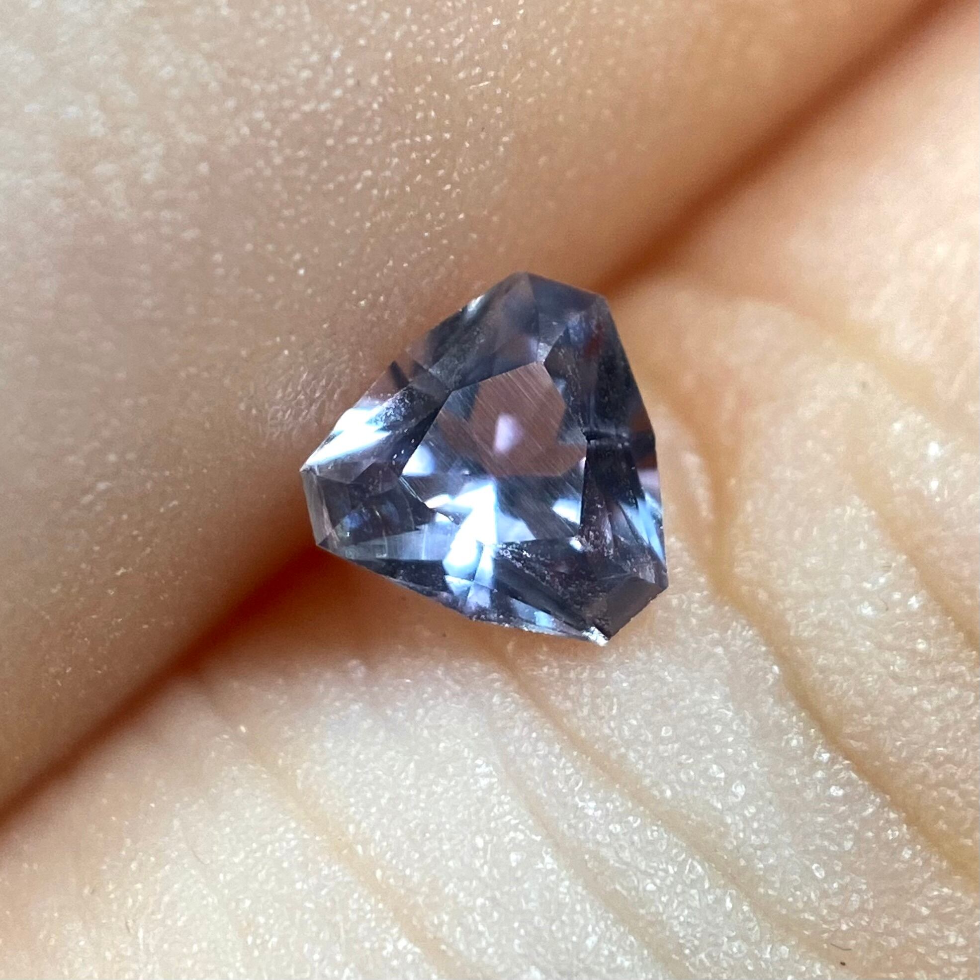 レアなピンクのモンタナサファイア